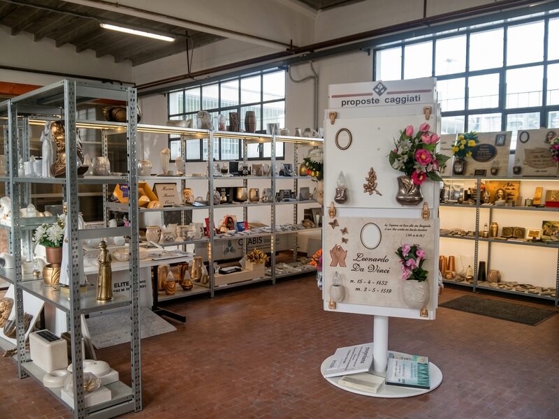 img00 esposizione accessori cimiteriali 600h
